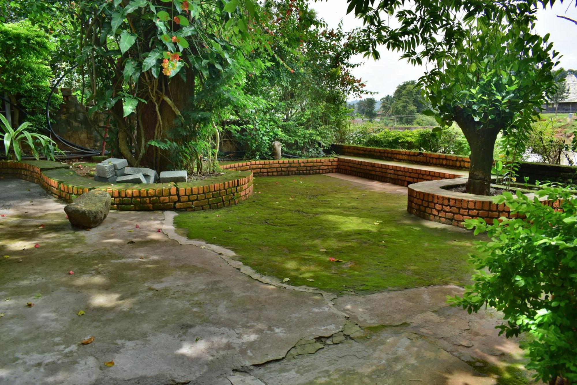 Silent Waters Resorts Yelagiri Extérieur photo